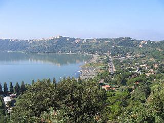 veduta panoramica di castel gandolfo