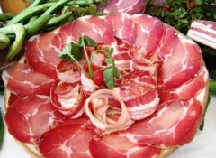 Piatto di capocollo a fette