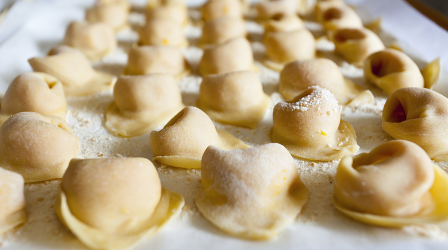 cappellacci-con-mozzarella-di-bufala-e-nage-di-vongole