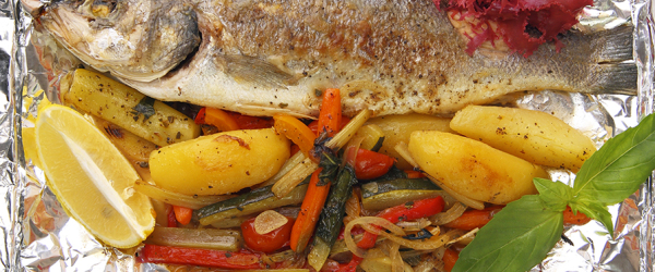 branzino al cartoccio con caponatina di verdure stufate