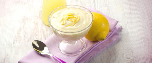 Mousse di limone con fragole