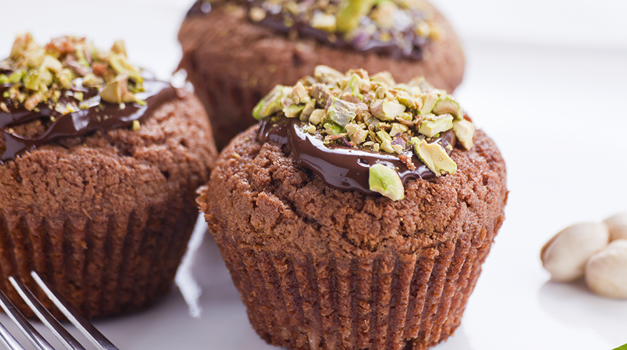 muffin al doppio ciccolato con granella di pistacchio