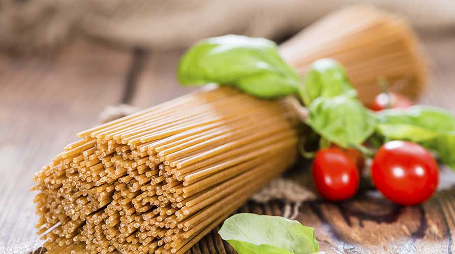 Ricetta di spaghetti integrali con melanzane, pomodoro fresco e basilico