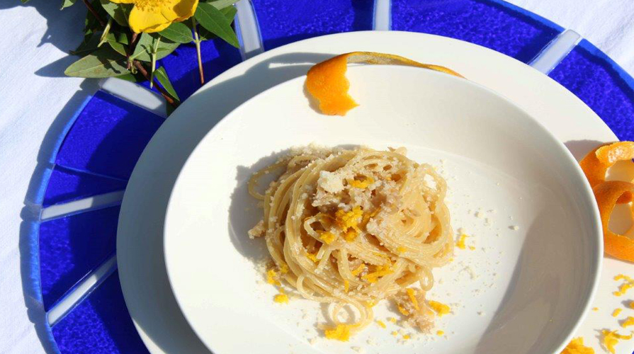 spaghetti miele noci e parmigiano