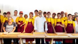 massimo bottura e i ragazzi del tortellante di modena